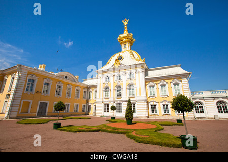 Côté ouest du Palais de Peterhof, Saint-Pétersbourg, Russie Banque D'Images