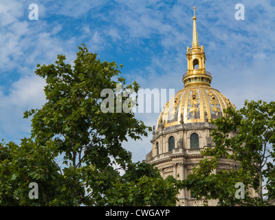 Le dôme doré de la basilique à l'Invalides à Paris Banque D'Images