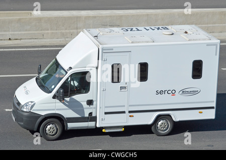 Vue aérienne transport de prisonniers van exploité dans le cadre d'une coentreprise par Serco & Wincanton Truck Truck transport & Logistics Company UK autoroute Banque D'Images