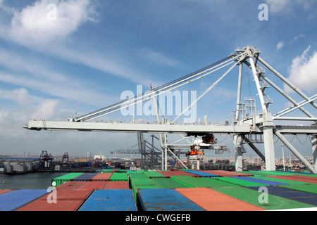 Conteneurs sur le pont d'un grand porte-conteneurs, l'Europoort Container Terminal, Port de Rotterdam Banque D'Images