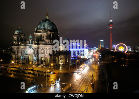 Berliner Dom, la cathédrale de Berlin, Tour de la télévision, la place Alexanderplatz, grande roue, marché de Noël , Berlin, Allemagne Banque D'Images