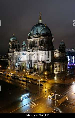 Berliner Dom, la cathédrale de Berlin avec Lustgarten square de nuit, Berlin, Germany, Europe Banque D'Images