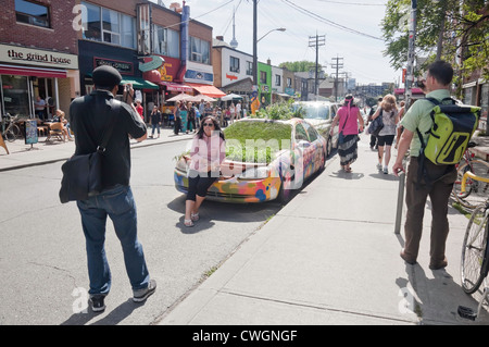 Kensington Market, Spadian Avenue et de la rue Dundas;Toronto;Ontario;Canada;Historique coloré et en marché plein air Banque D'Images