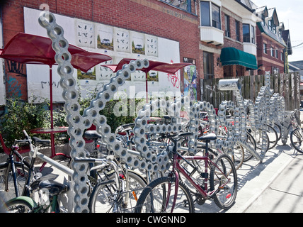 Kensington Market, Spadian Avenue et de la rue Dundas;Toronto;Ontario;Canada;Historique coloré et en marché plein air Banque D'Images