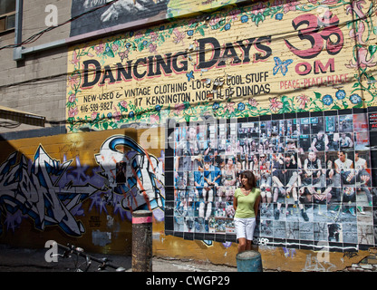 Kensington Market, Spadian Avenue et de la rue Dundas;Toronto;Ontario;Canada;Historique coloré et en marché plein air Banque D'Images