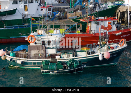 Bateau traditionnel dans le port de San Sebastian Banque D'Images