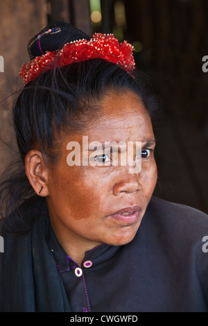 Une femme TRIBAL ANN dans un village près de Kengtung ou KYAINGTONG - Myanmar Banque D'Images