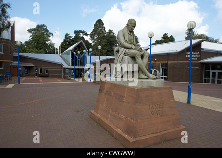 James Watt statue à l'extérieur de l'Université Heriot Watt d'Edimbourg, Ecosse, UK, Royaume-Uni Banque D'Images