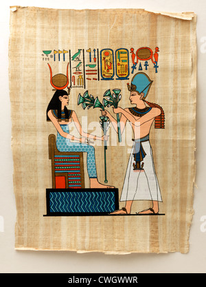 Peinture papyrus égyptien Ramsès II offrant des fleurs de lotus à la déesse Hathor Banque D'Images