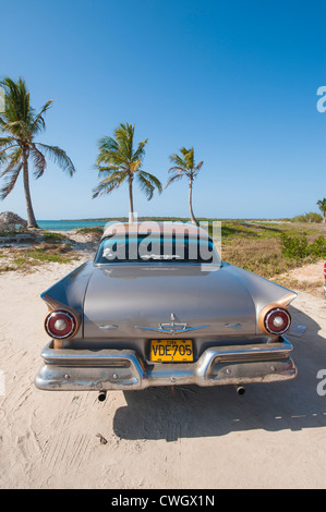 19557 Antique Ford Fairlane voiture, Remedios, Cuba. Banque D'Images