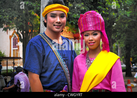 Thaï traditionnel costume porté à la bougie et la cire festival (Khao Phansa) le 2/08/2012 à Ubon Ratchathani le nord-est de Thaïlande Banque D'Images