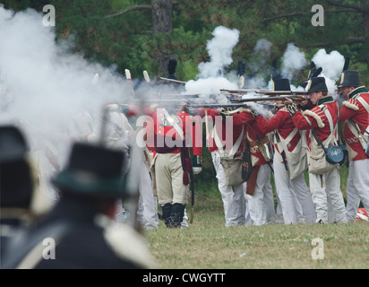 Feu d'infanterie britannique sur les Américains d'août 11/2012 au siège de Fort Erie Banque D'Images