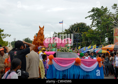 Cire de bougie et Khao Phansa (festival) le 3/08/2012 à Ubon Ratchathani en Thaïlande du nord-est Banque D'Images