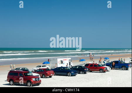 Voitures garées sur Beach Daytona Beach FLORIDE USA Banque D'Images