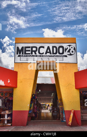 Entrée de marché 28 (marché 28) un marché aux puces en plein air, Cancun, péninsule du Yucatan, Quintana Roo, Mexique Banque D'Images