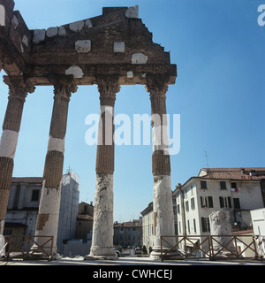 Brescia Forum romain avec des colonnes et des frontons de la temple capitolin Banque D'Images