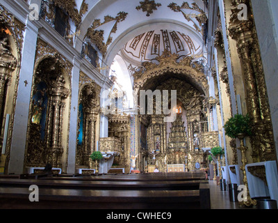 L'intérieur de l'église Igreja dos Carmelitas Rua do Carmo Porto Portugal Banque D'Images