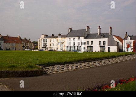 GREEN VILLAGE typiquement anglais avec des maisons victoriennes à SEATON CAREW Banque D'Images