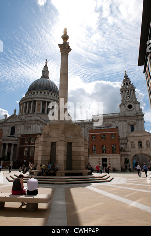 La Cathédrale de St Paul, vu que depuis la place Paternoster dans la ville de Londres. Banque D'Images