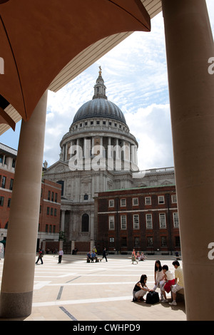 La Cathédrale de St Paul, vu que depuis la place Paternoster dans la ville de Londres. Banque D'Images