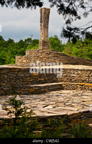 Opus 40 est une sculpture environnementale dans une carrière de pierre près de Saugerties NY, construit par Harvey Fite sur plusieurs années Banque D'Images