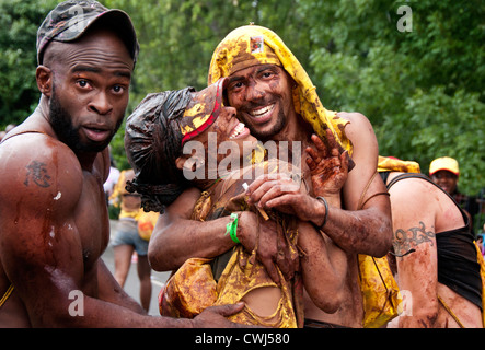 Les participants enrobée de chocolat revel à Notting Hill Carnival 2012 Annuel Banque D'Images