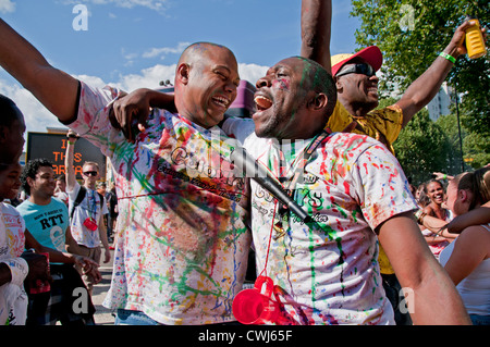 Les participants de crier et de chanter au carnaval de Notting Hill 2012 Annuel Banque D'Images