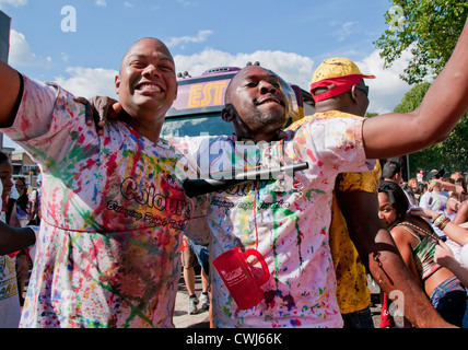 Les participants de crier et de chanter au carnaval de Notting Hill 2012 Annuel Banque D'Images