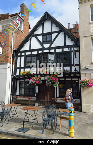 Le 16ème siècle, le Square Inn Eclipse, Winchester, Hampshire, Angleterre, Royaume-Uni Banque D'Images