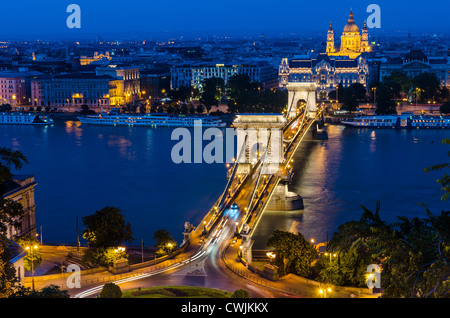 Le Pont des chaînes a été la première pierre permanent-pont sur le Danube, l'un des édifices emblématiques de Budapest. Banque D'Images