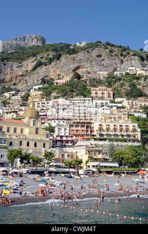 Vue sur la plage de Positano, Campanie, Italie Banque D'Images