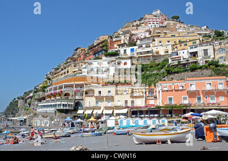 Vue sur la plage de Positano, Campanie, Italie Banque D'Images