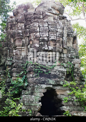 L'At temple sok avec stone face à Banteay Chhmar dans la province de Banteay Meanchey, au nord-ouest du Cambodge. Banque D'Images