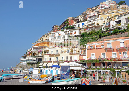 Vue sur la plage de Positano, Campanie, Italie Banque D'Images