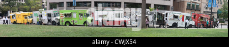 Les camions de nourriture Farragut Square, doublure de Washington DC Banque D'Images