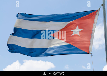 Drapeau national cubain volant, la Havane, Cuba. Banque D'Images