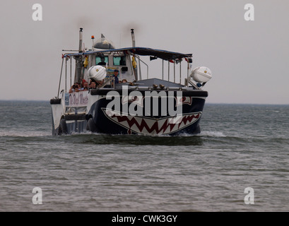 Wiley, du monstre. Artisanat amphibie transporte les touristes de la plage de sable à Hunstanton directement dans la mer. La Norfolk Banque D'Images