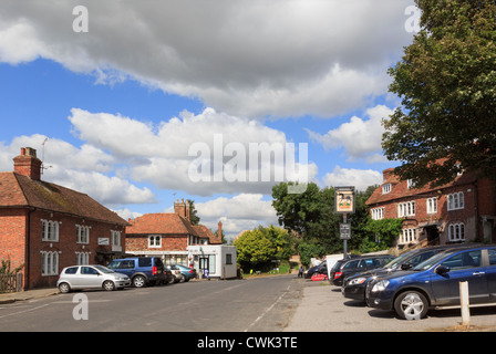 Rue principale à travers le centre du village anglais plus hanté réputé pour avoir de nombreux fantômes. B-5542, Kent, Angleterre, Royaume-Uni, Angleterre Banque D'Images