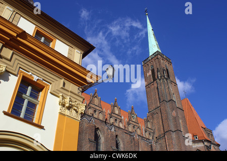 L'église gothique Sainte Croix Ostrow Tumski Wroclaw Pologne Banque D'Images