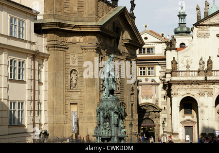 Charles IV de Luxembourg, I de Bohême et IV de l'Allemagne (1316-1378). Saint Empereur romain et roi de Bohême. Statue. Prague. Banque D'Images