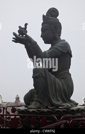 L'Asie, Chine, Hong Kong. Tian Tan Statues, bord du Grand Bouddha, monastère Po Lin, l'île de Lantau. Banque D'Images