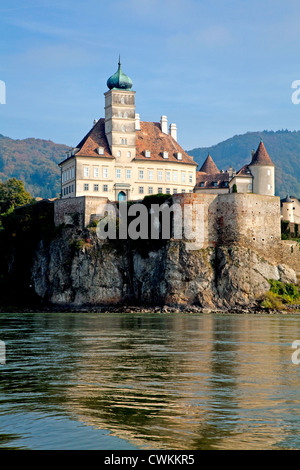 Schloss Schoenbuehel a été un jalon sur le Danube entre Melk et Durnstein depuis le début du xiie siècle. Banque D'Images