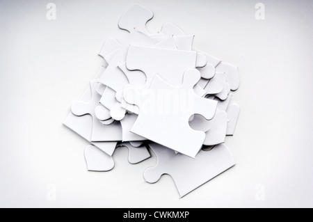 Jigsaw Puzzle pieces dans une pile hors de vue