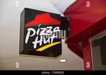 Gros plan sur le logo de Pizza Hut le mur Banque D'Images