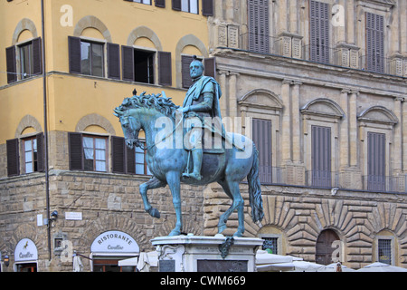 L'Italie. Florence. Statue équestre de Cosme Ier de Médicis, Grand-duc de Toscane Banque D'Images