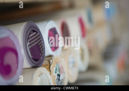 Variété de papiers peints, laminés close up Banque D'Images