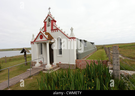 La Chapelle italienne sur Lamb Holm dans les Orcades, en Écosse. Il a été construit par des prisonniers de guerre italiens. Banque D'Images