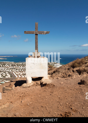 Donnant sur la Playa Blanca sur Montana Roja, Lanzarote Banque D'Images