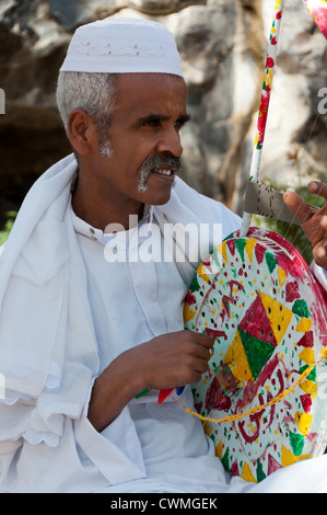 Musicien nubien Gharb Soheil Nubian Village sur la rive ouest du Nil à Assouan Egypte suivant Banque D'Images