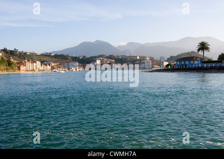 Village de pêcheurs de la rivière Sella à Ribadesella, Asturies, Espagne Banque D'Images